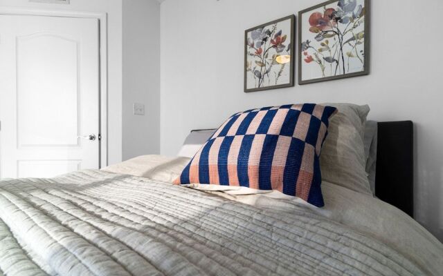 Luxury Apartments W Pool & Ocean views