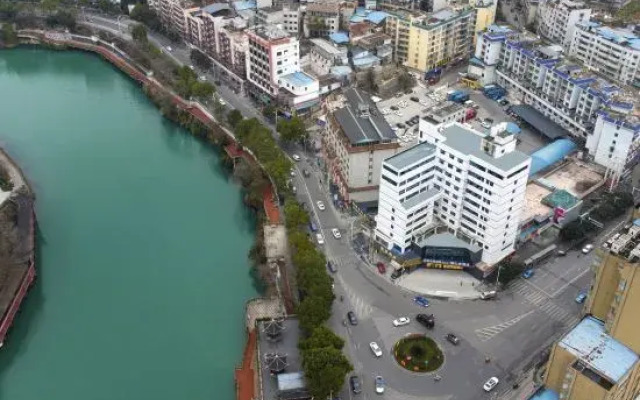 Tongren Grand Hotel (Tongren High-speed Railway Station Ancient City Pedestrian Street Branch)