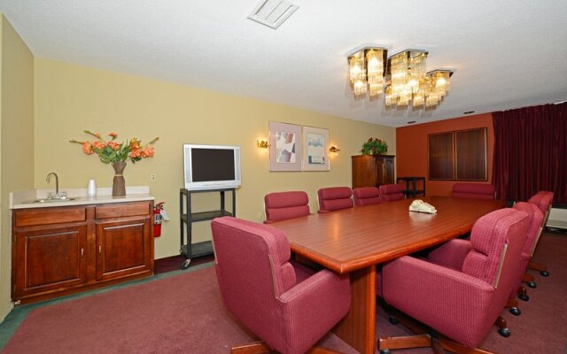 Days Inn & Suites By Wyndham Kalamazoo
