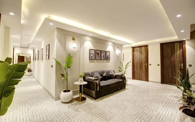 Saltstayz Premier – Galleria Market Road & Sector 27