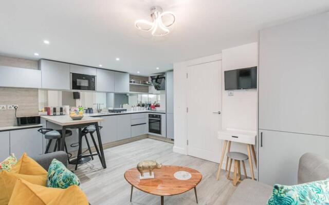Oxford City Centre apartment with parking!