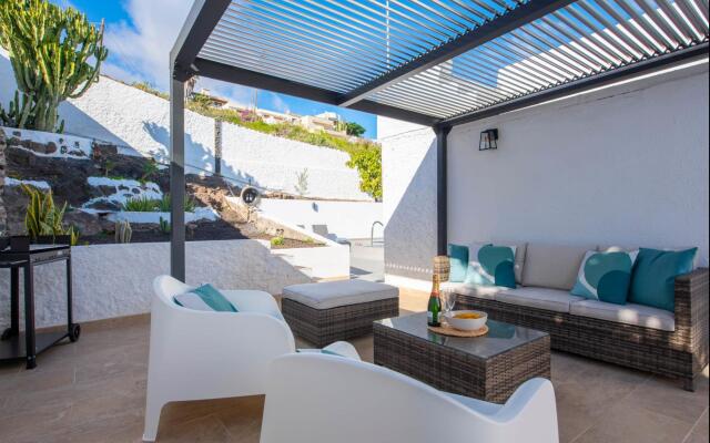 Family villa with private pool and ocean view