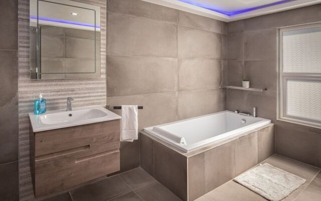 Town View Apartment by Sasco