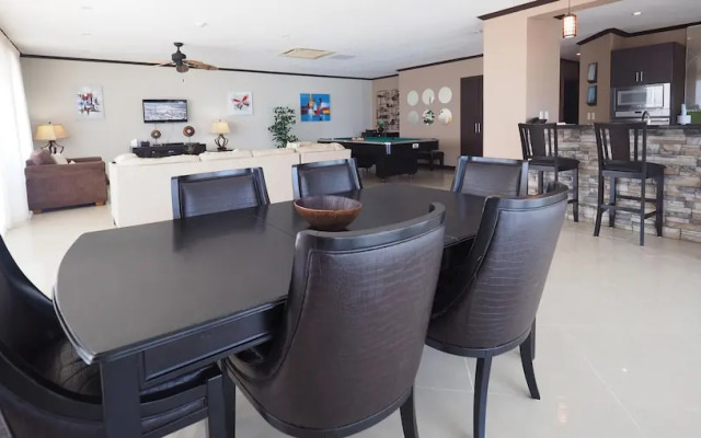 Condominio Diamante del Sol by CRHR