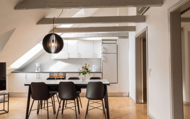 Sanders Boulevard - Cute 2-bdr Apt By the Canal