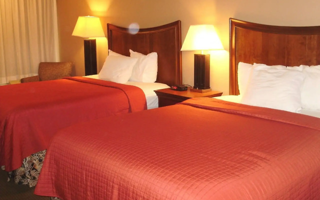 Trade Winds Central Inn