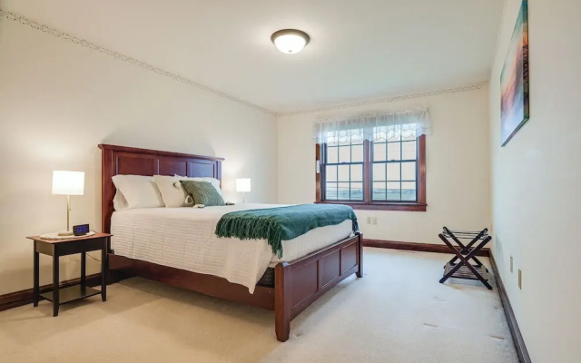 4 Mi to the Amish Village: Spacious Home w/ Deck!