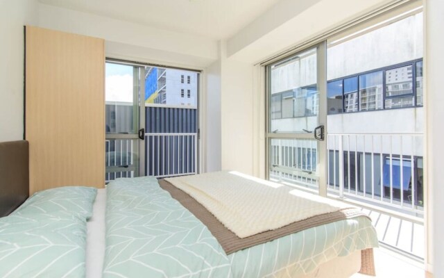 Modern 2 Bedroom Apartment in the CBD