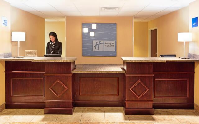 Holiday Inn Express Hotel & Suites Niagara Falls, an IHG Hotel