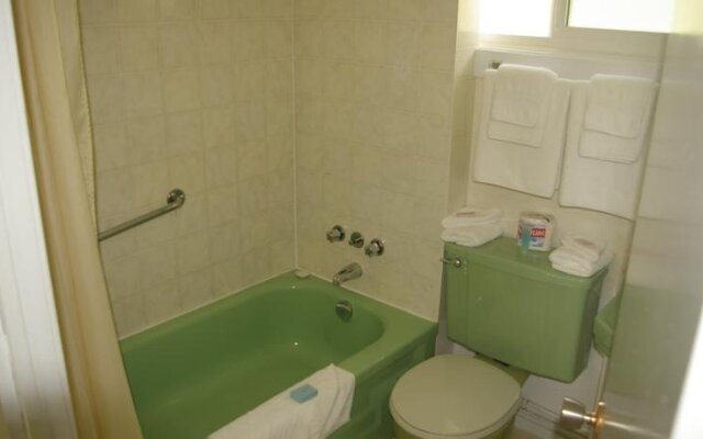 Shuswap Lake Motel & Resort