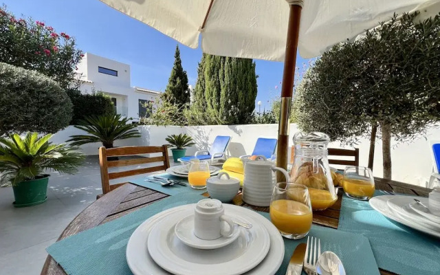 Vilamoura Club Villa 1 by Homing