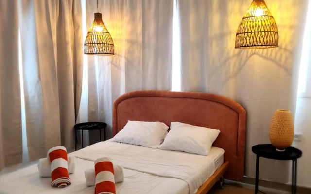 לוויס פלייס 5/2