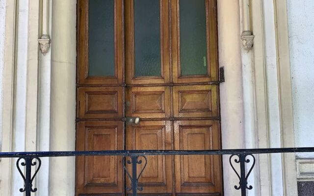 Théâtre Sinne Luxury Apartment