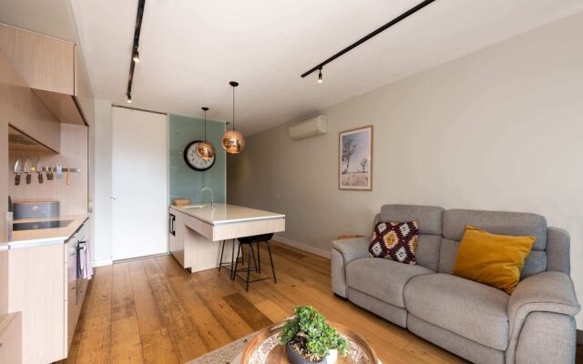 2-bed in South Melbourne w/ Beautiful City Views