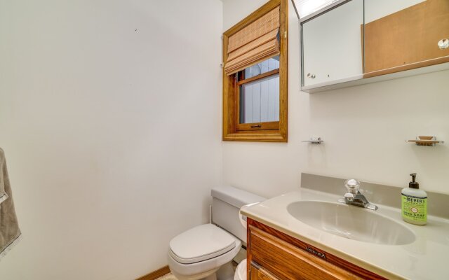 Traditional Blakeslee Chalet: Deck & Lake Access!