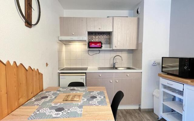 Centre ville, T2 avec terrasse et parking couvert.