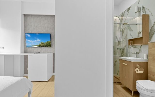 Small & Chic Studio