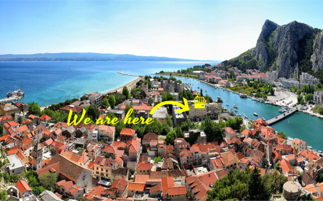 Apartment Sunce - in center with parking: A1 Omis, Riviera Omis