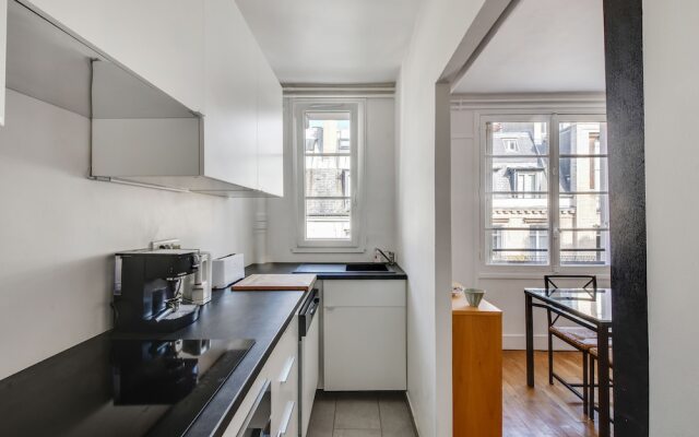 Design apartment with terrace by Weekome