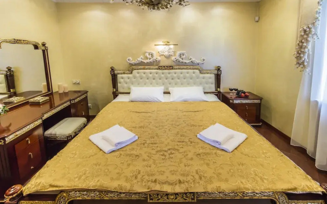 Luxurious Classic Apartment Bessarabka