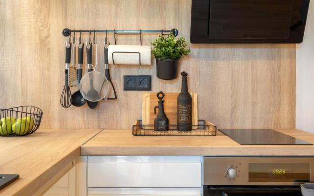 TEONA Luxury Studio Apartment with jacuzzi and terrace sea view