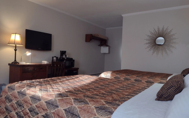 The Lodge At West River