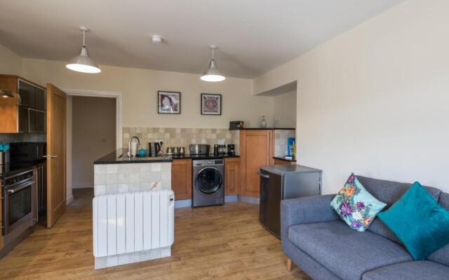 Kingsway Apartment