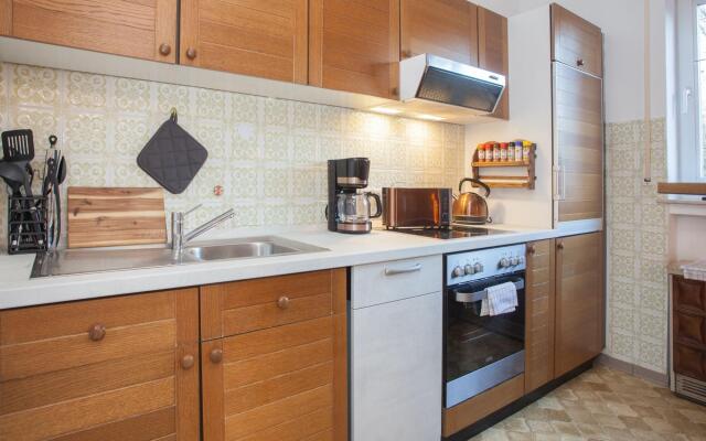 Apartment With Balcony and Garage