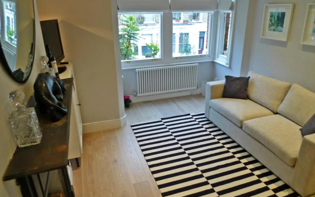 Sparkling Apartment in Kensington Olympia
