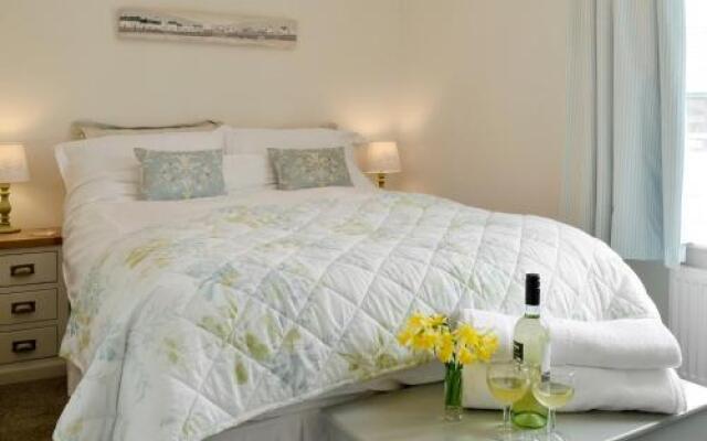 Cinnamon Teal Cottage
