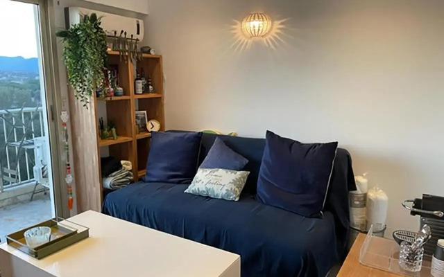 Studio terrasse dans résidence avec piscine