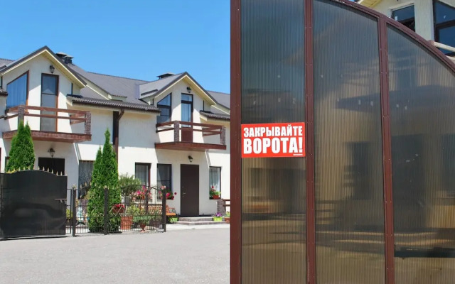 Townhouse Park & House