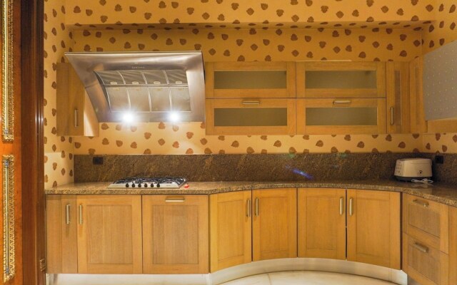 Luxurious And Strategic 4Br Da Vinci Apartment
