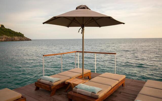 Folie Marine Beach Hotel & Club