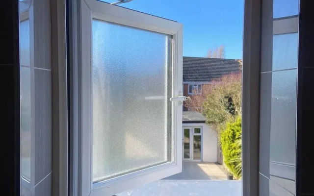 House in Brighton & Hove With Parking