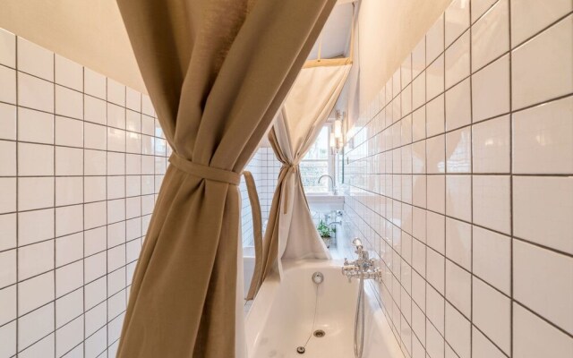 Unique Stylish Flat up to 6 Guests Near Vatican