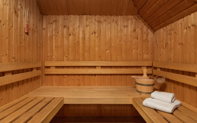 Restyled Villa with 4 Bathrooms & Sauna near River Moselle