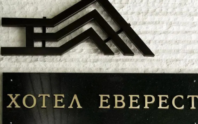Everest Hotel