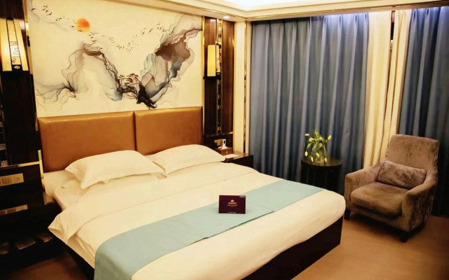 Huiqian Group Hotel (Shaotong Huandong)