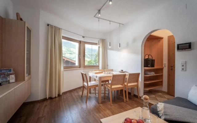 Monis Apartment
