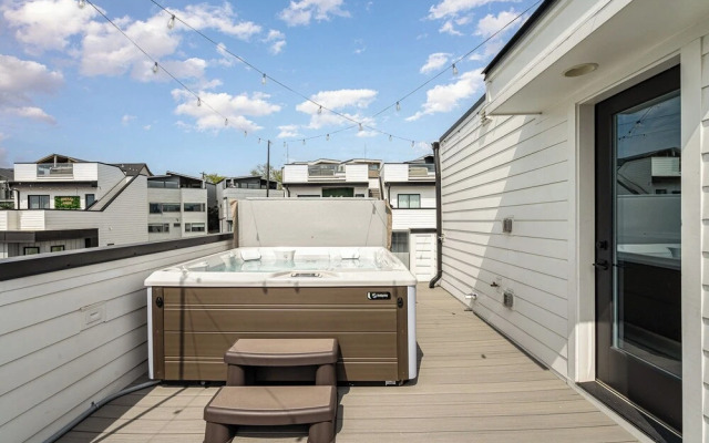 Revival-rooftop Deck/hot Tub- Mins to Broadway