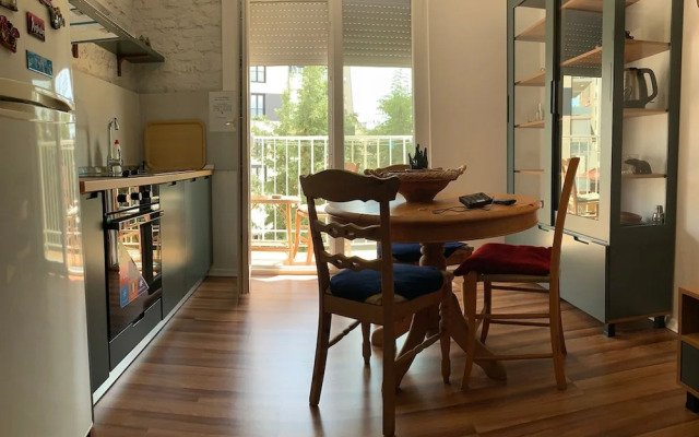 Flora - Modern Rooftop Apartment With Balcony