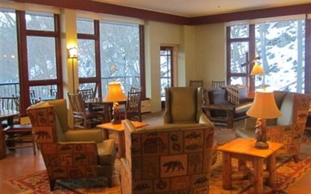 Bear Mountain Inn and Overlook Lodge