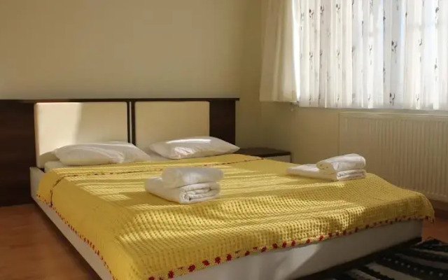 Red Apple Suites