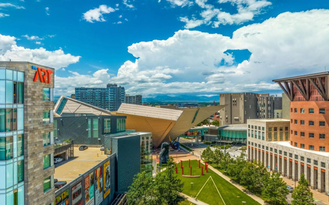 The Art Hotel Denver, Curio Collection by Hilton
