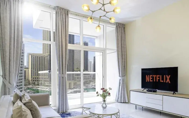 LUX  The Continental Marina Suite