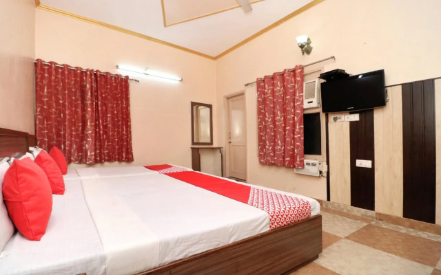 Oyo 27893 Sita Niwas Parking