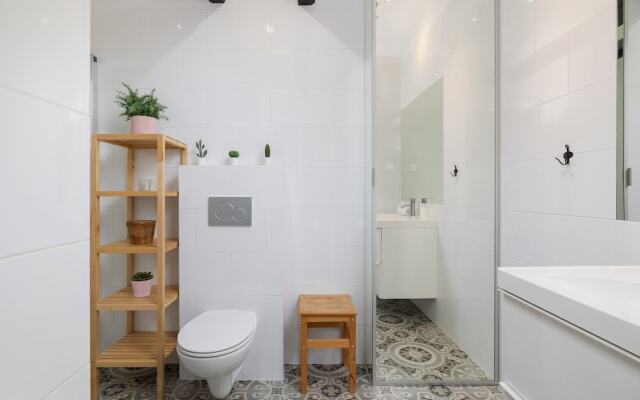 Apartment With 2 Desks by Renters