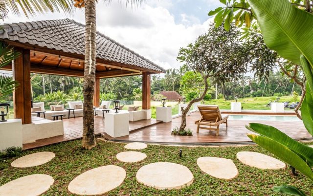 Sarang Apartments by EVDEkimi - Rice field escape with Yoga lounge, Lush garden