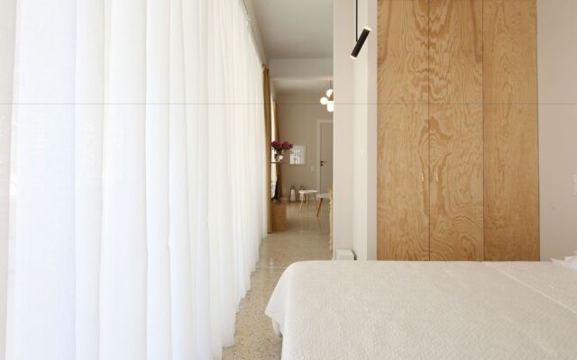 The Marble Suites, PLAKA